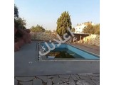 للبيع مزرعة (فيلا) في حمص بحي الأوراس مساحة 3 دونم