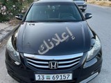للبيع هوندا اكورد نضيفة ما بتصرف عليها شي مدفوعة الرفاهية 