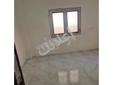 للبيع شقة 77م طابق 3/ غرفتين ومنافع/قبلة الدانا شارع مدرسه الاندلس 